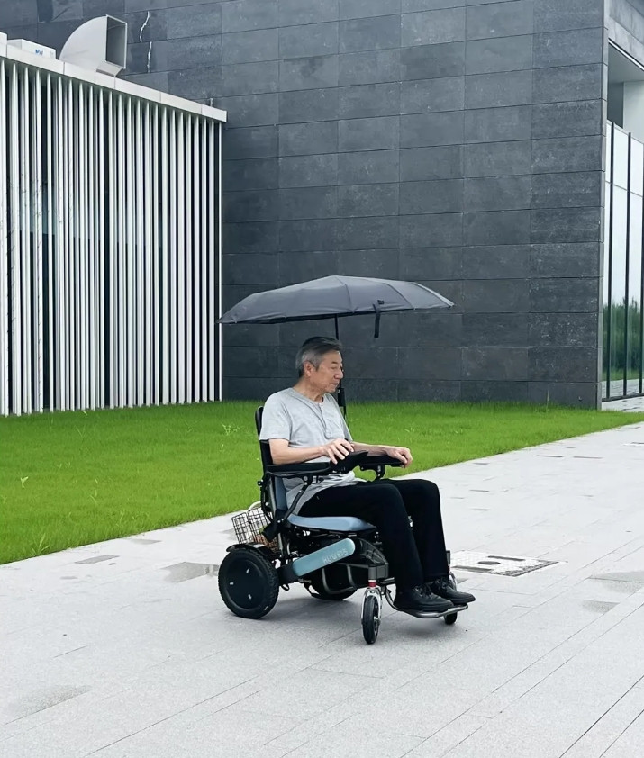 我不想给老公的爸妈养老，老公和我闹僵了，我提出了离婚，他同意了，第2天早上，我把