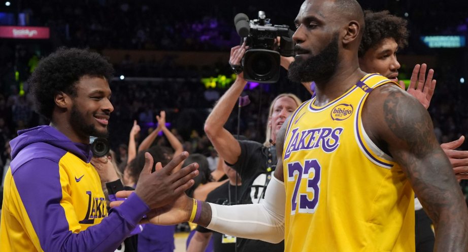 布朗尼NBA场均2.9分，同龄詹姆斯27.2分！这组数据不该用来嘲笑他，该用来认清现实