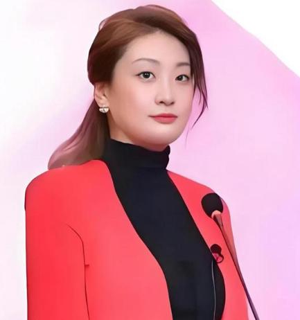 果然！杜建英是斗不过宗馥莉的！宗馥莉接班的这一年时间，确实稳住了局面。