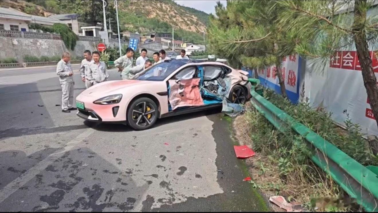 小米SU7用一次次硬核事故现场，把安全这个核心命题拉回了大众视野。比起流线型车身