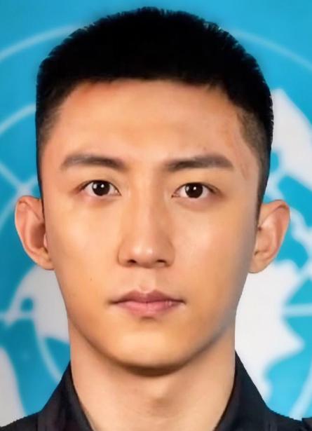 都说黄景瑜是军三代，可谁知道，他16岁就辍学离家，当过服务员、搬运工......