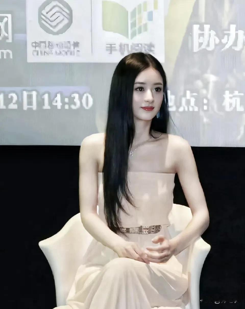 鼻子可能是赵丽颖五官中最好看的一个部位，但是她长得好看，光凭鼻子好也不行啊！