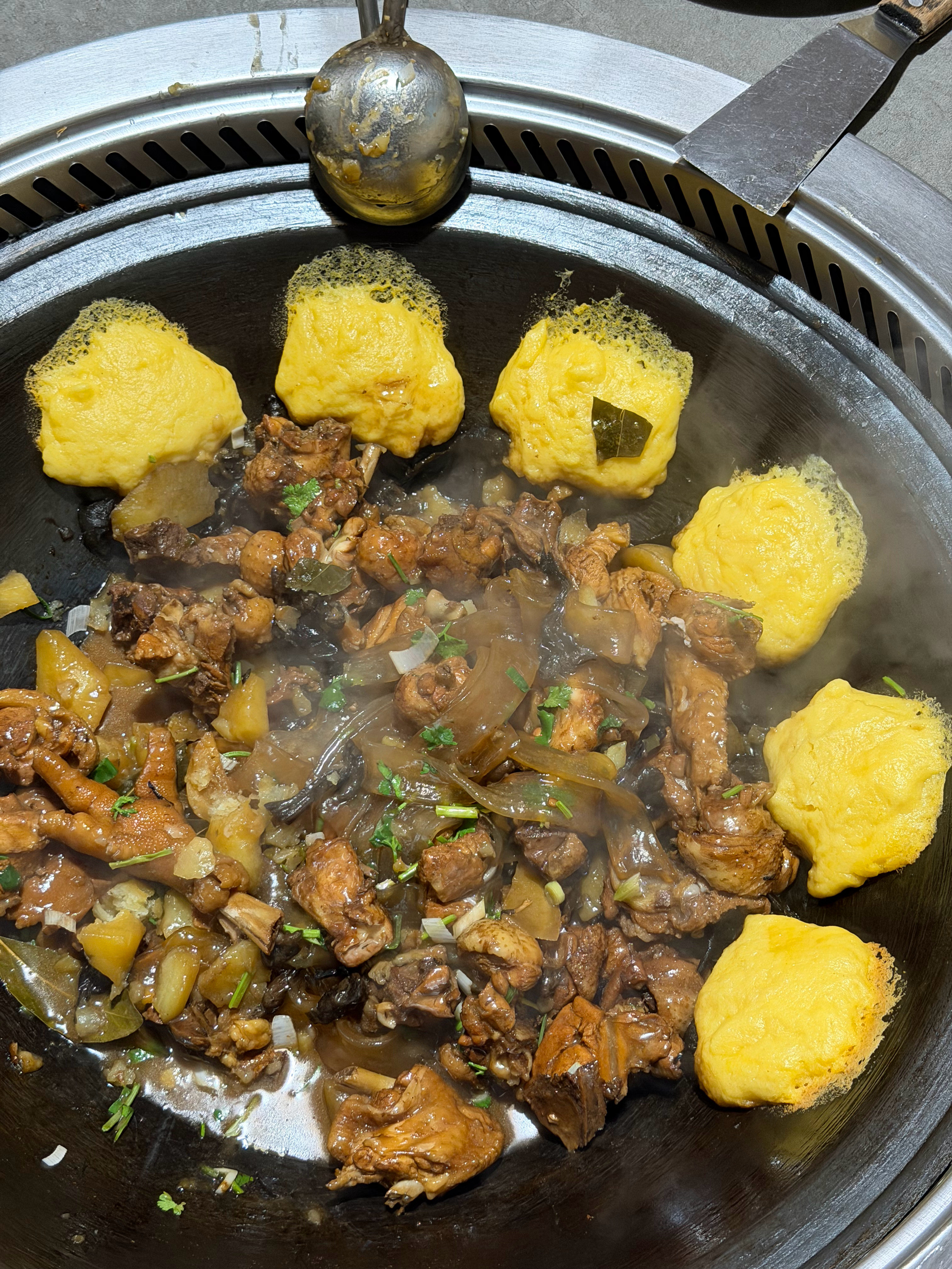 饿一天了来个铁锅炖，真的太熨坐了