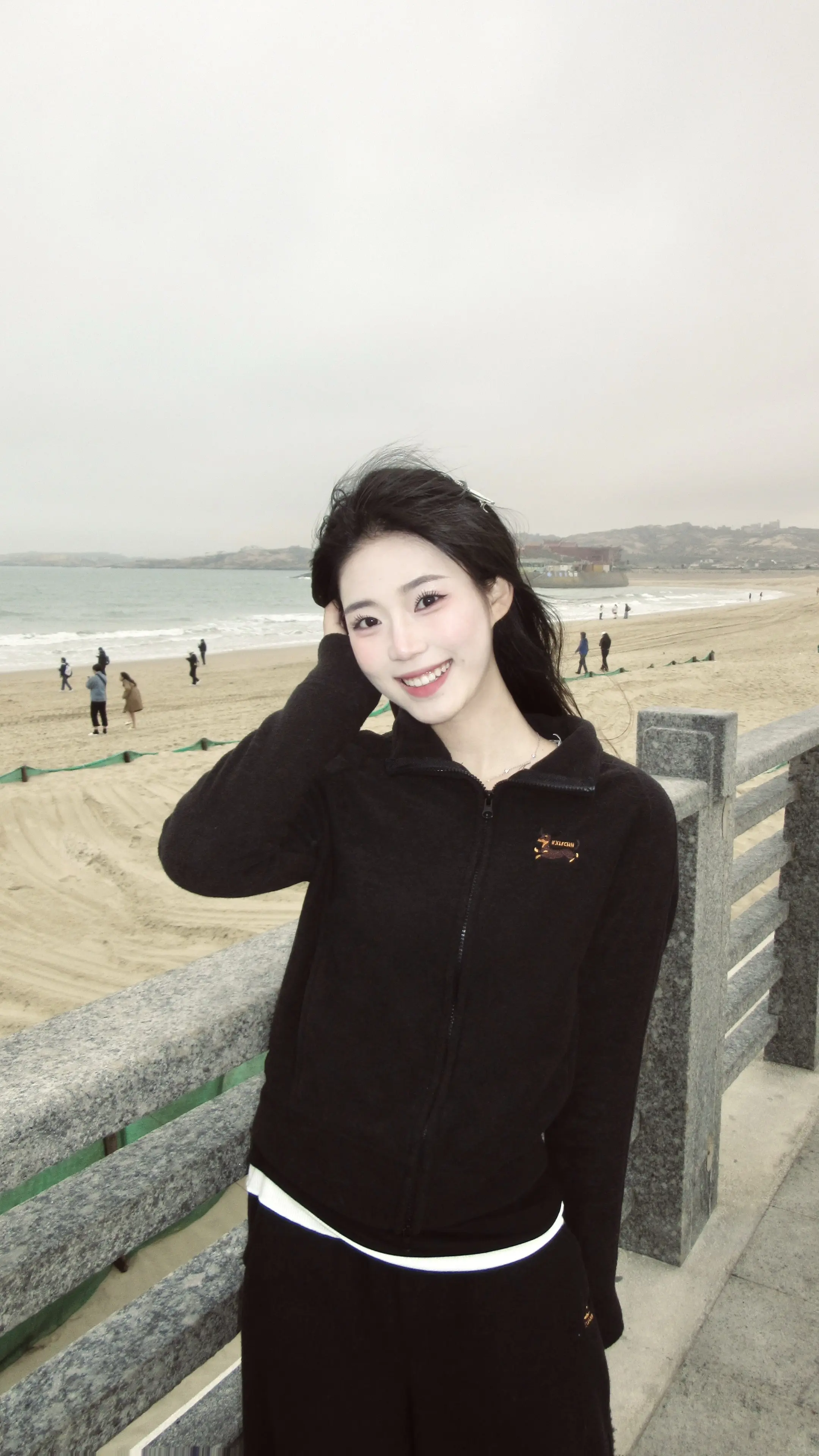 幸福从来都不需要大肆宣扬 当某一天看见那双眼睛笑的像小时候那样明媚  ...