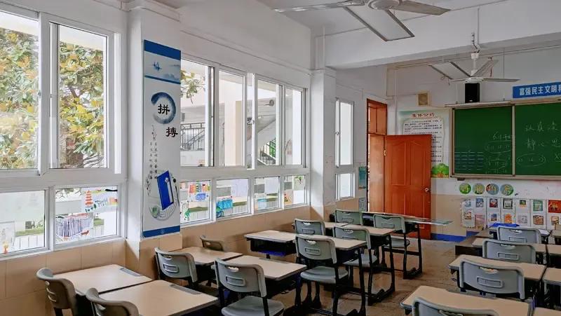 作为一名一线教师，我有很多疑问想要问专家：学生课堂睡觉，让他坐好他偏趴着，让他
