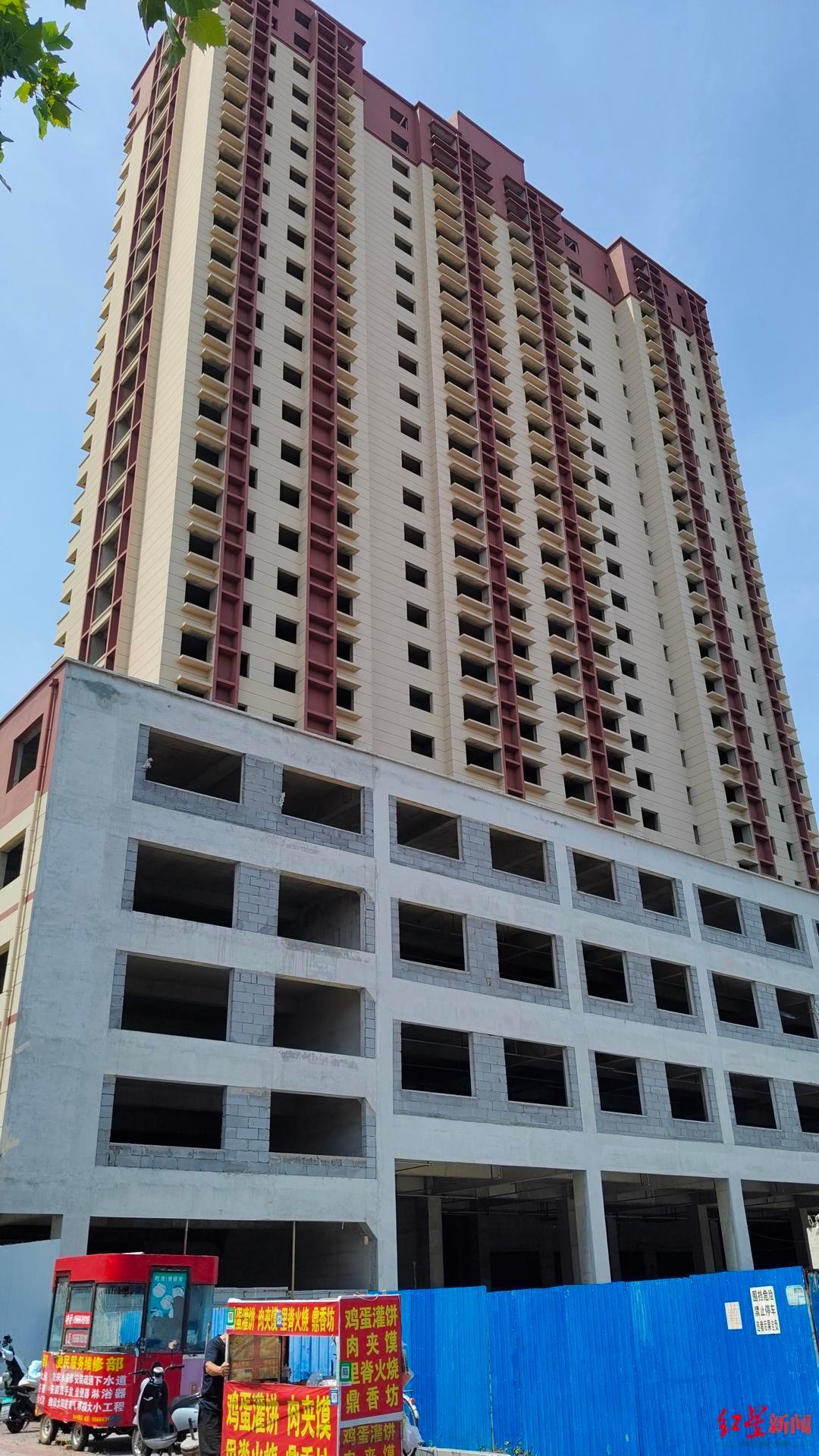 处罚决定书下了两年，2.6万平违建纹丝未动：山东淄博15年烂尾违建，何以“合法”