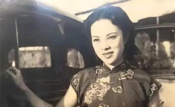 1942年，在天津，大汉奸刘四姐作恶多端杀人无数。这一天，几个日本人找到刘四姐，