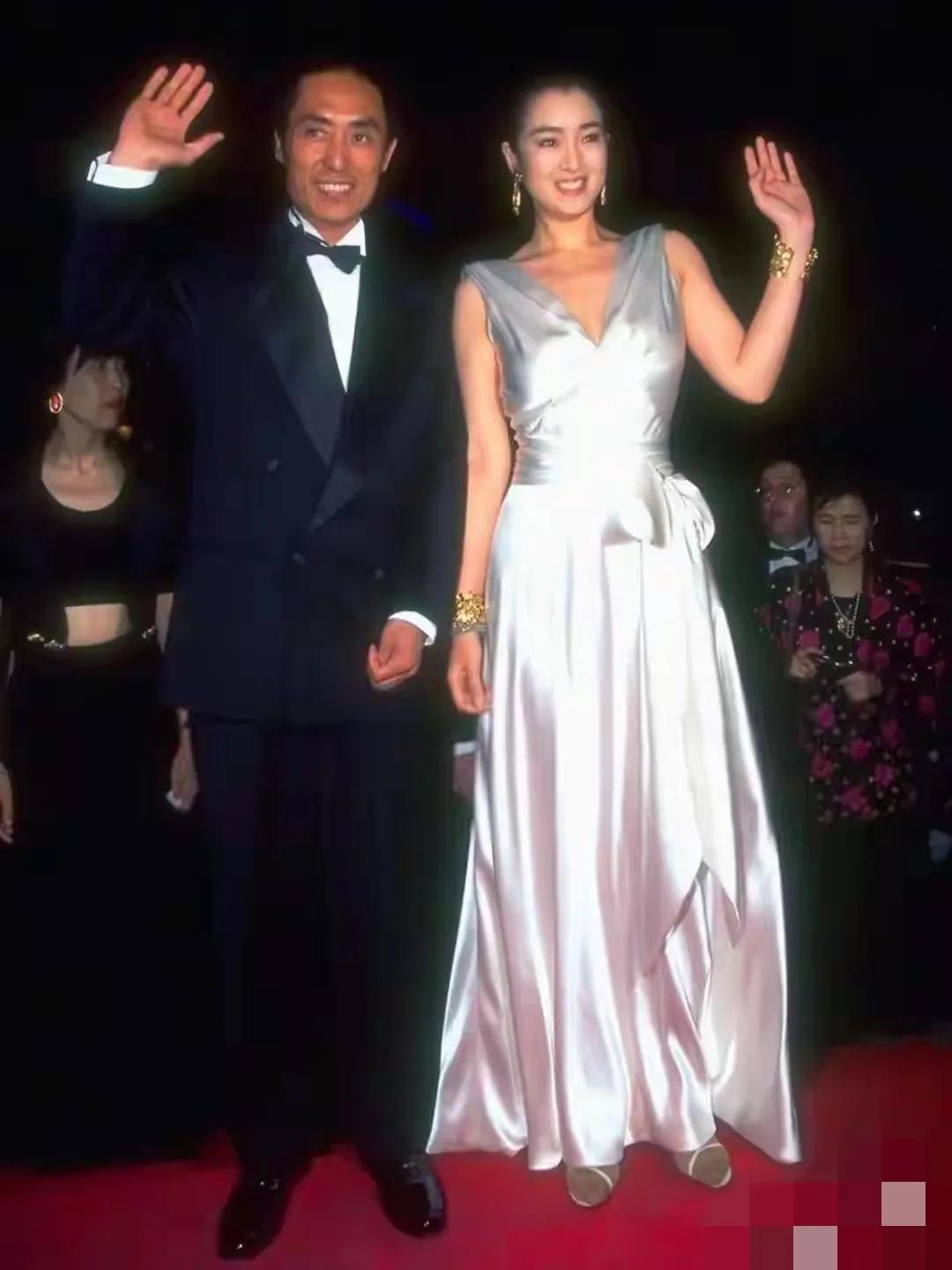 《红高粱》在几毛钱票价的年代斩获4000万票房，还拿了诸多奖项，首映结束，巩俐泪