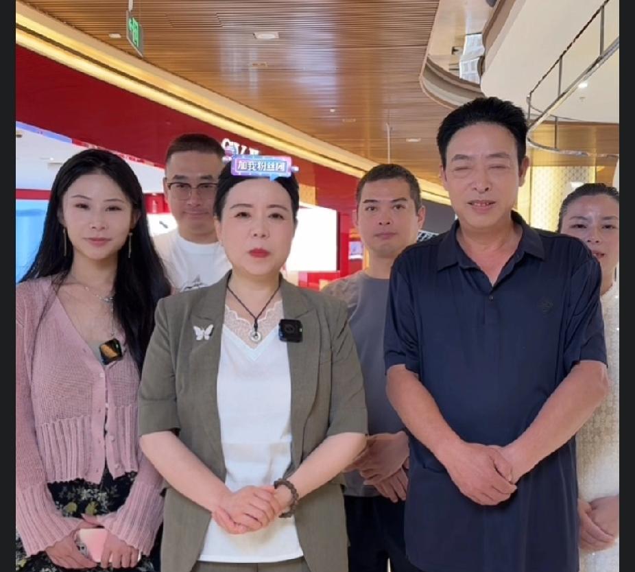 许姚和另一方的区别：一，许姚紧盯主线和相关部门回复，另一方是紧盯着许姚。二，