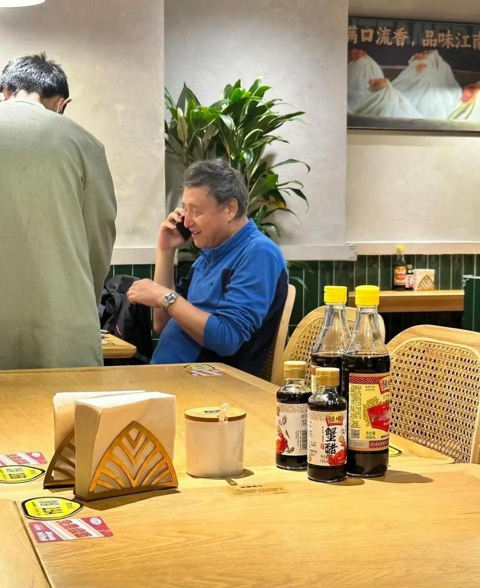 吃个饭居然可以遇到一个名人