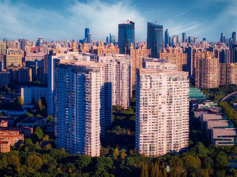 2026年的上海楼市已然到来。2023年楼市巅峰时期，上海黄浦区房价高达11.