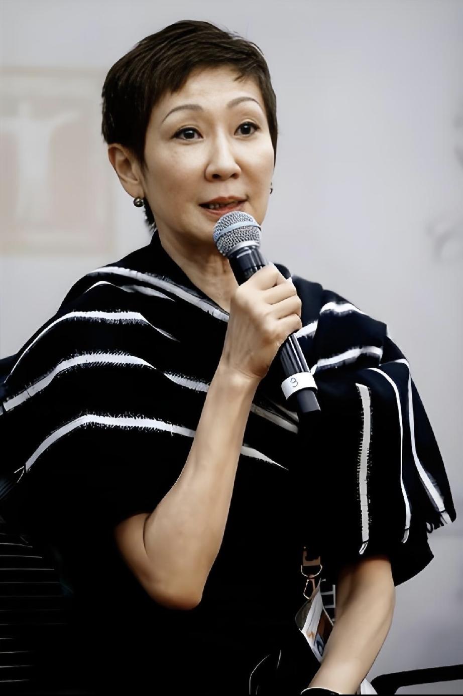施南生究竟有多美？施南生之美在于看一眼就忘不了她。林青霞在一档综艺节目中，不