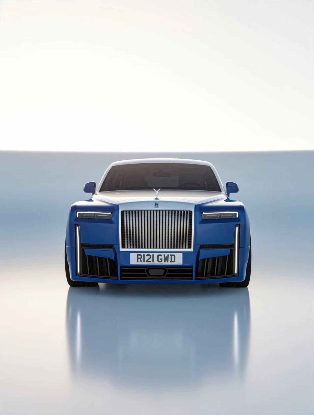 新款劳斯莱斯幻影来了，外观改动非常多，可以算是中期大改款。以前很严肃，现在有点新