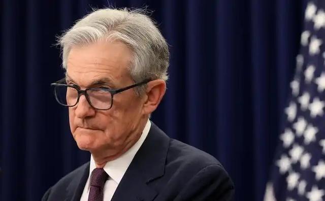美联储主席鲍威尔终于不装了，直接给全球市场泼了一盆冷水。他警告说资产估值太高，泡