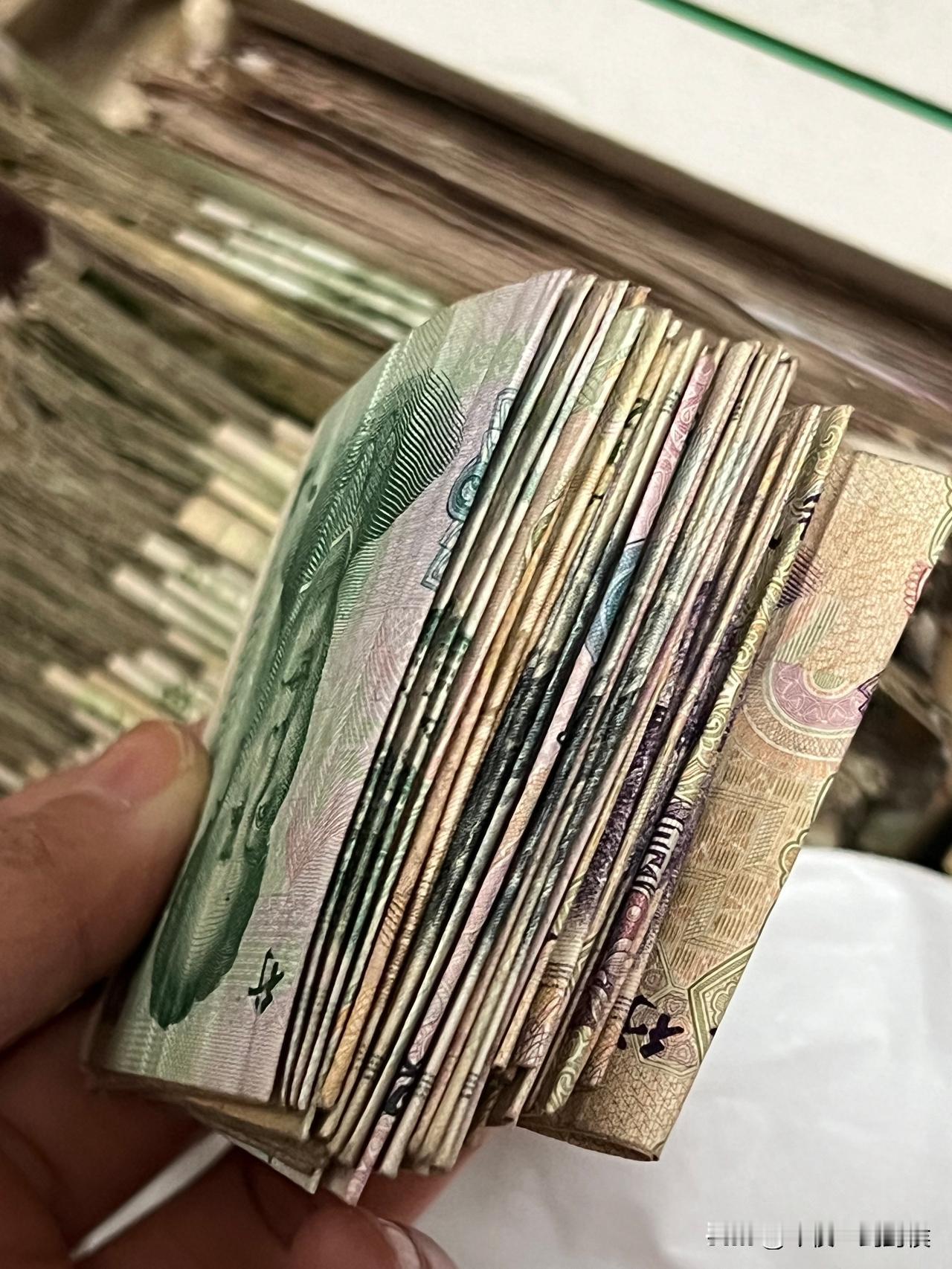 我一直在忍，在等。我不相信在我的余生里，我的股票帐户上凑不够三万本金，这是我翻