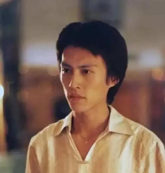 2006年，靳东30岁，刚在圈里冒头；江珊39岁，已经很有名。两人拍《悲情母子