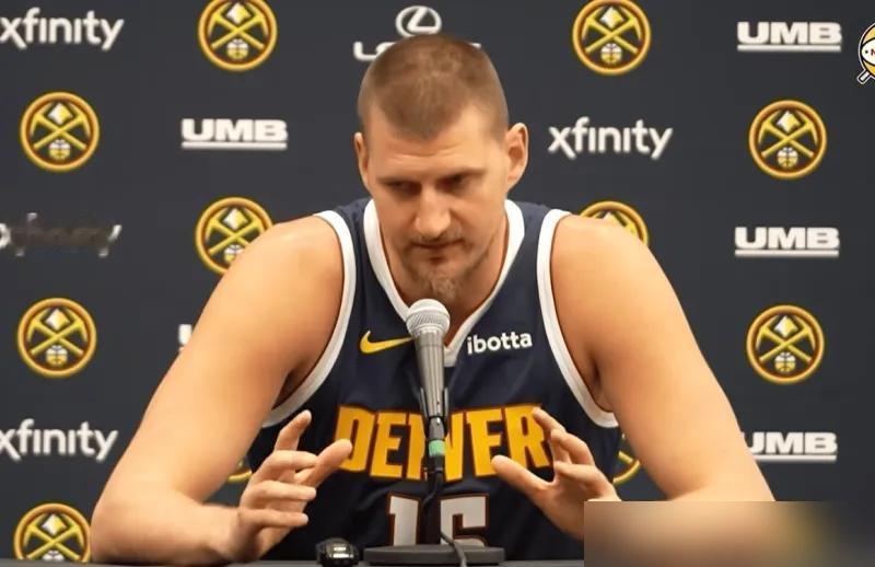 约基奇这话，等于把NBA的遮羞布一把扯了。他一个塞尔维亚来的胖子，在丹佛高原拿了三个MVP，现在说联