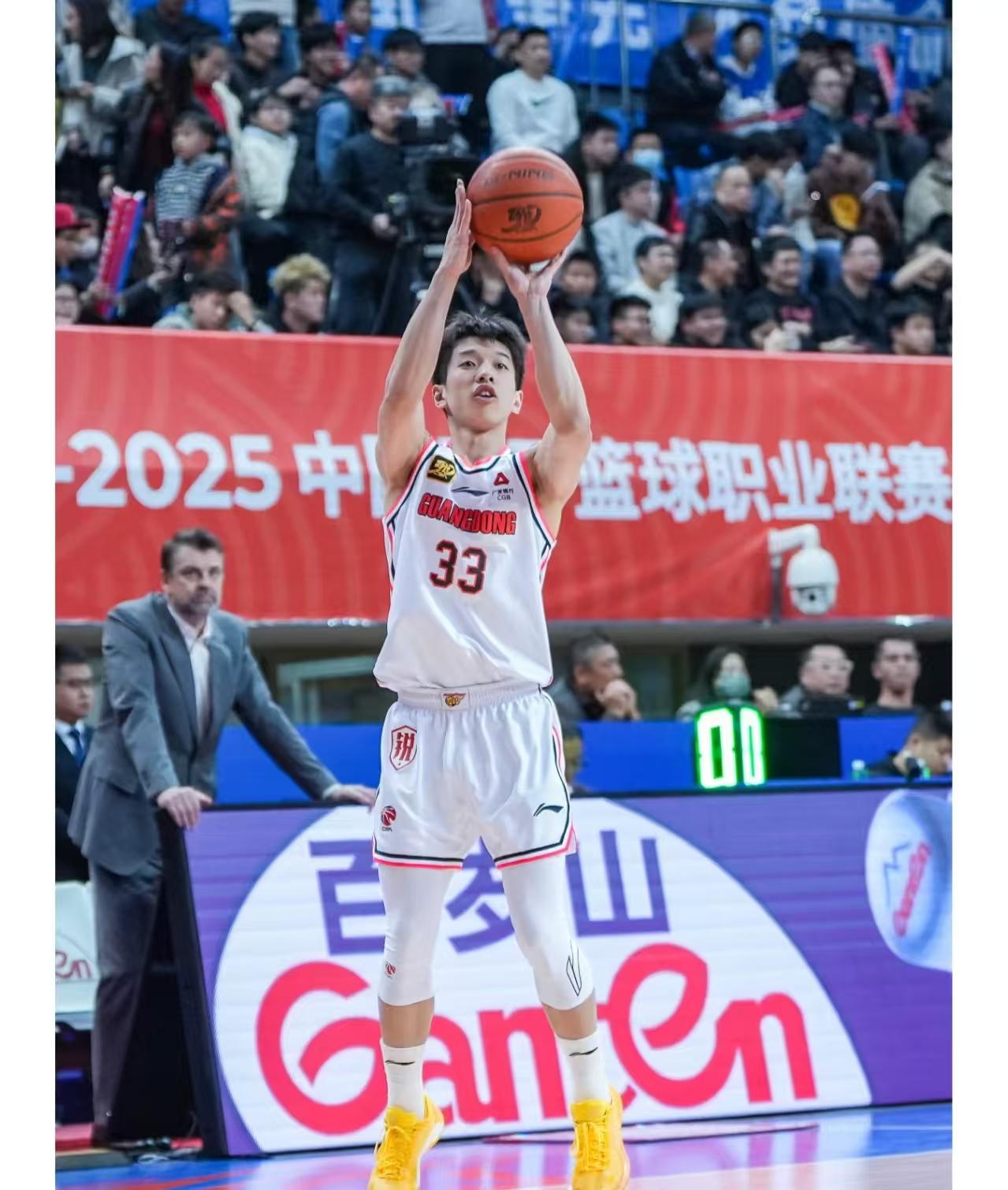 广东一队两小将边缘化只能打U21，杨溢短板太明显，李奕臻被雪藏两个赛季最近U2