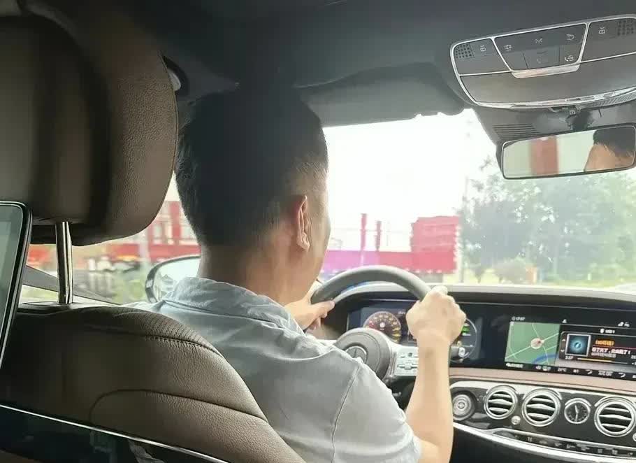 爸爸开了半⁫辈子⁫⁡车⁯⁣‌﻿​，⁫⁯⁮他⁬教⁢我⁤的⁪⁭‌开⁭车⁪⁭技⁭﻿⁭巧