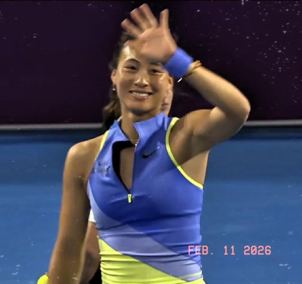 郑欣文夺得伤愈复赛第二场胜利！晋级多哈1000赛第3轮！决胜盘，郑欣文发球胜赛