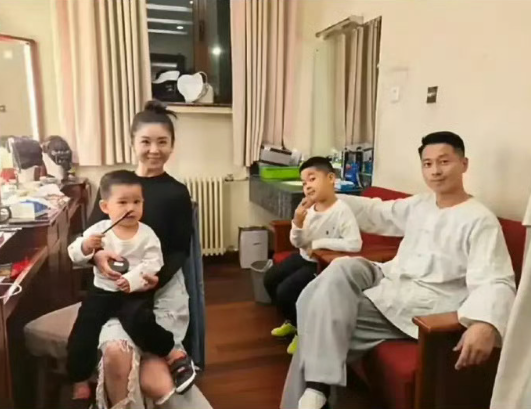 娱乐圈最稳的一家四口，永远不会离婚、出轨的一对夫妻​​​
