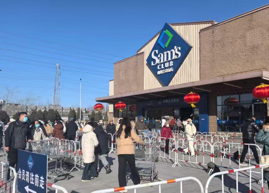 中国消费市场，两家生意模式完全不同的公司，最近走到了同一个数字：1000万。