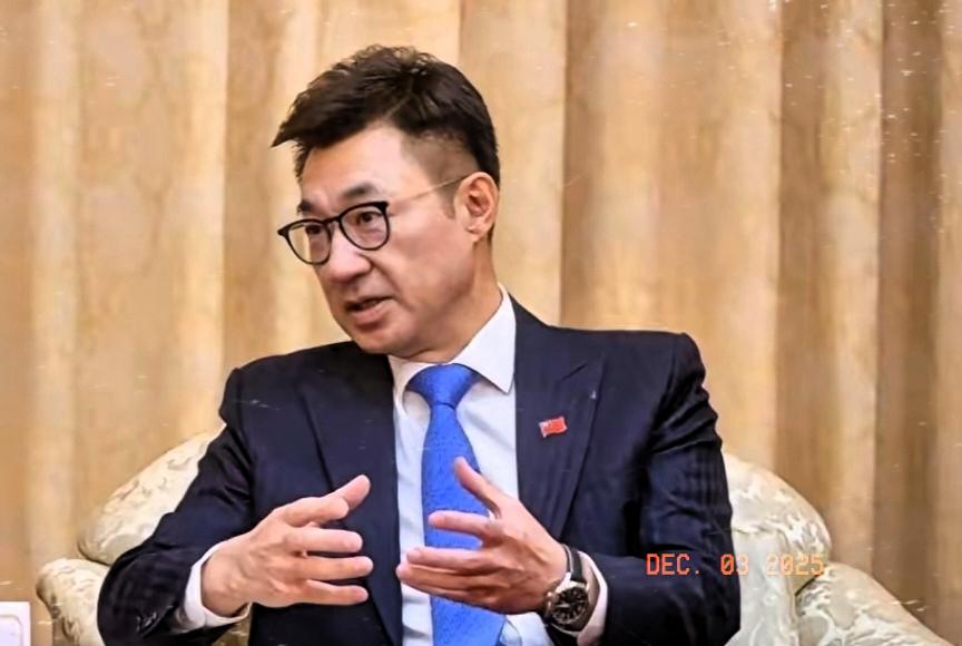 江启臣已经傻眼了！以为跟着大姐有汤喝，结果郑丽文把他们的饭碗全砸了！他跟着卢秀燕