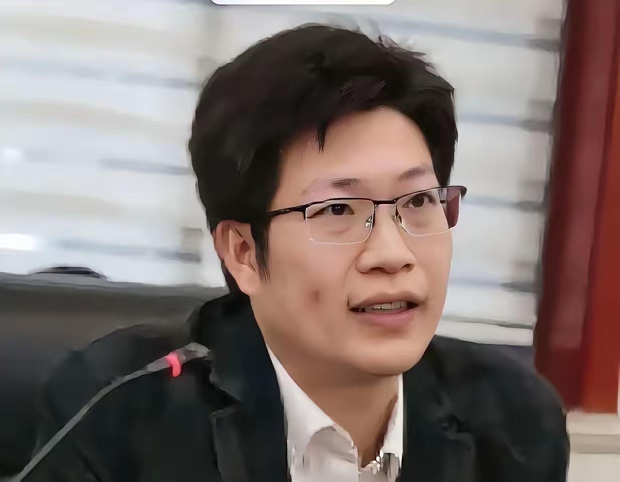 太可惜了，他才39岁，是上海科技大学教授。五一期间带一家子出去旅游，女儿落水，他