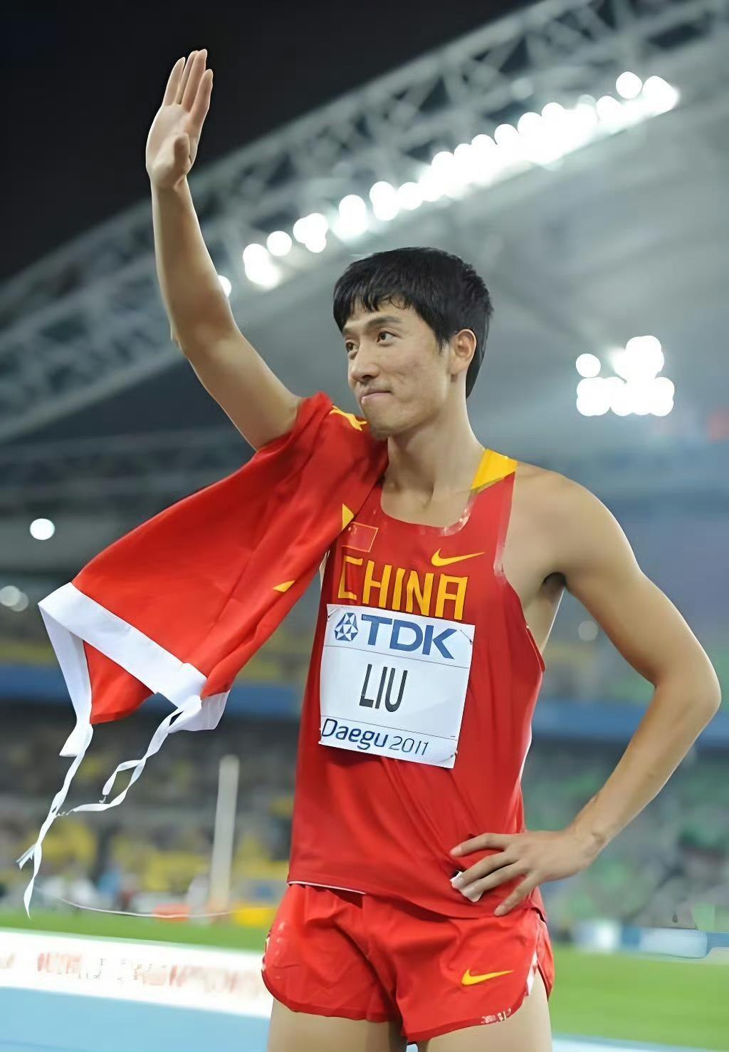 刘翔这事儿，当年上海体育局分走1个亿的广告费，如今给出的买断80多万！要我说，两
