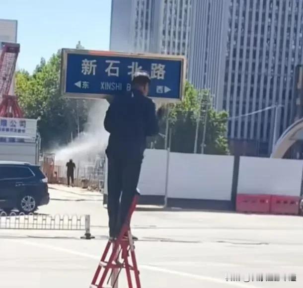 这个国庆假期，石家庄人聚焦的新石北路更名为塔北路很快落地，有点超乎寻常。根据官方