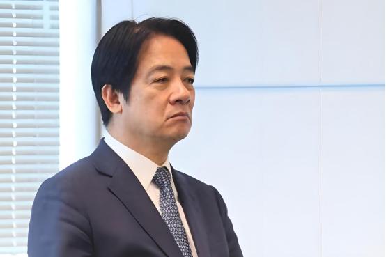 8月25日，岛内同一天冒出两份民调，数字放在一起看，味道很不一样。 一份是联