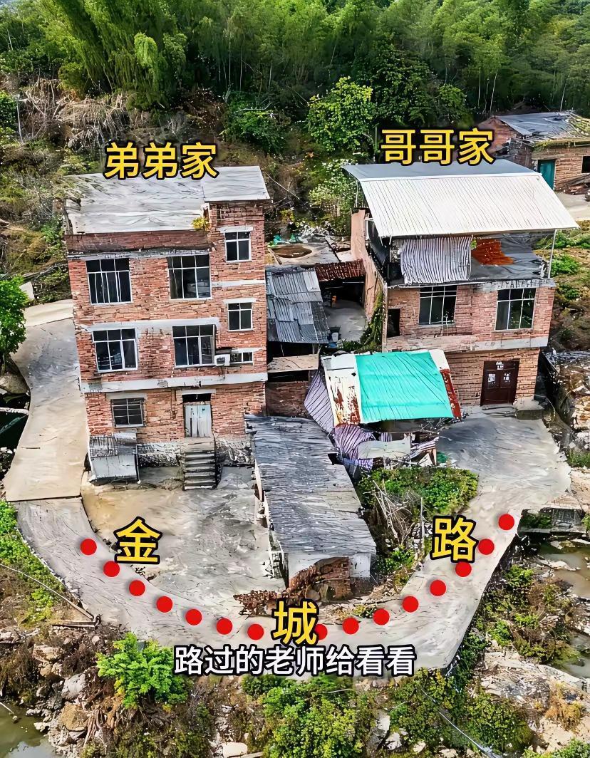 路过的朋友帮忙看看，是弟弟家好还是哥哥家好？这门口的路挺不错的！