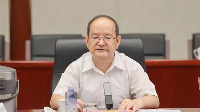 广西壮族自治区原党委书记鹿心社生平履历