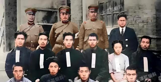 1933年哈尔滨的冬天，一张刑场合影成了历史的伤口。照片上十个人站在雪地里