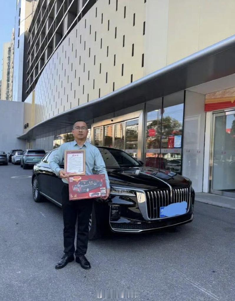 原来阅兵的红旗礼宾车都是借的啊，四舍五入等于参加了阅兵了。九三阅兵礼宾车正陆续返