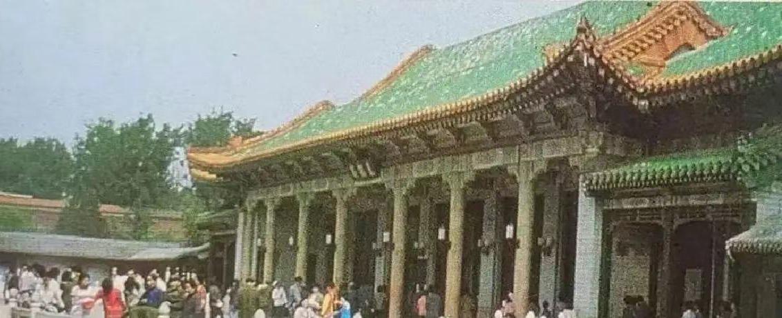 中南海里有个地方，外头人根本进不去，叫春藕斋别看名字文气，来头可不小，清代就