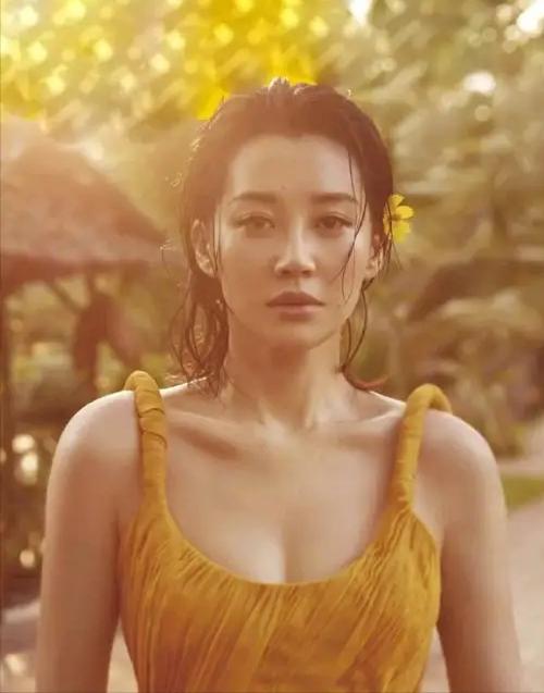 1997年，已有家室的富商刘波追求许晴，特地花了3000万买下了北京的一座四合院