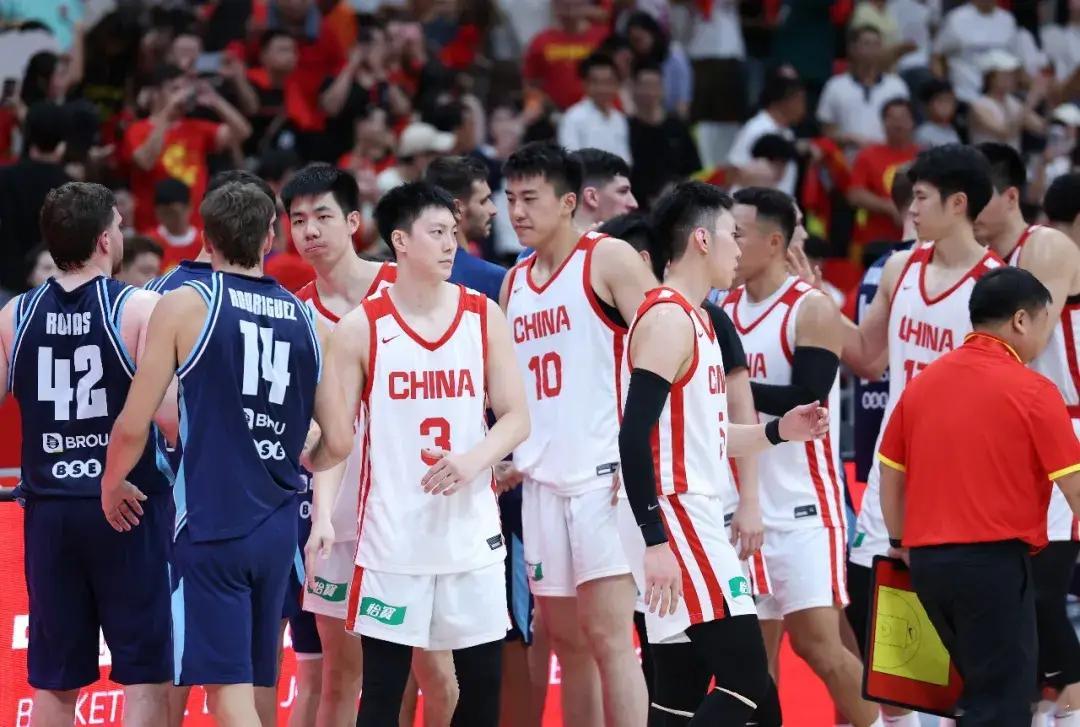 半个小时后中国男篮热身赛打新西兰，好像在28号客战卡塔尔前这是最后一场热身赛吧。