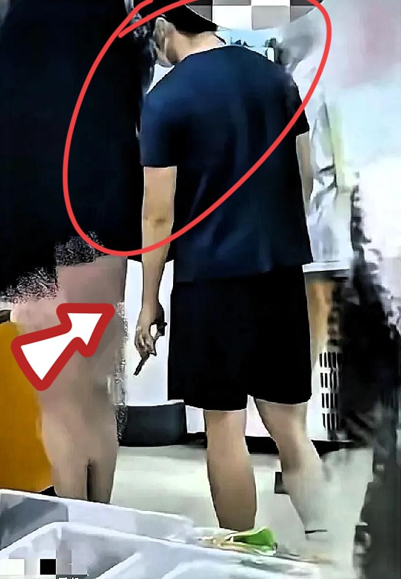 看了南京研究生被开除的通报，真的既离谱又惋惜。​​寒窗苦读二十多年，熬了无数个
