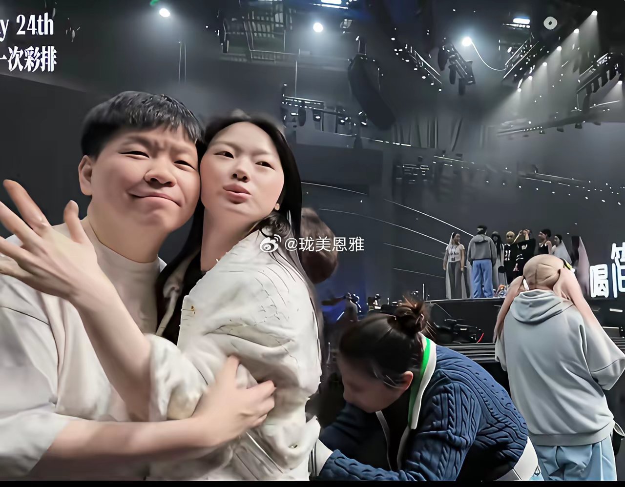 单依纯和常石磊是情侣关系吗？这动作很亲昵，觉得这两人心心相印的感觉