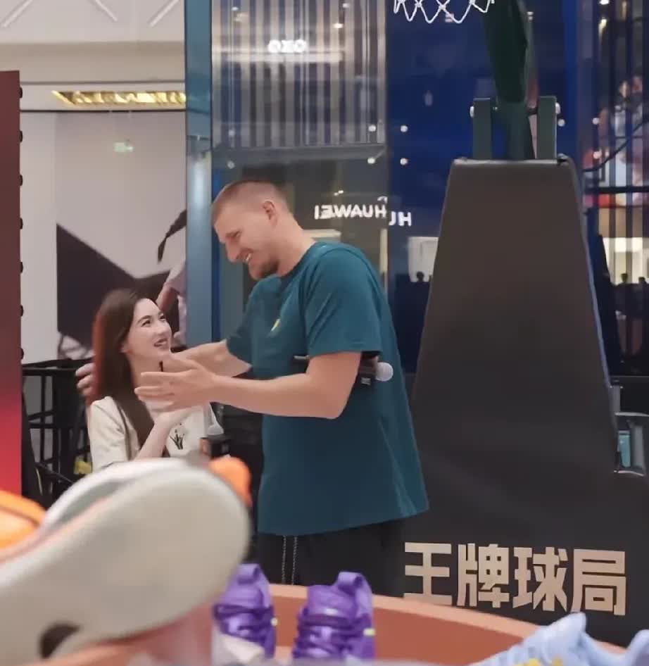 约基奇揩油金佳悦？是可忍孰不可忍？金佳悦，作为当下最漂亮大方的篮球宝贝和
