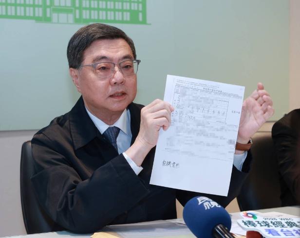 卓荣泰本人亲自回应！3月13日，针对台湾地区的行政院长卓荣泰，窜日观球赛被蓝