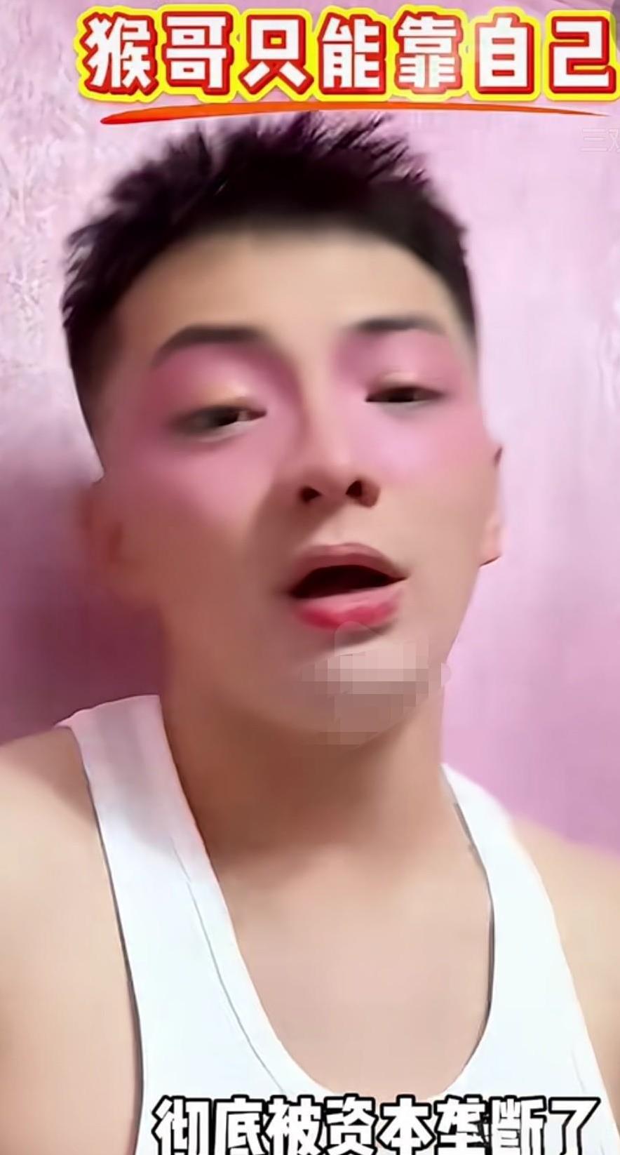 “雪饼猴”算是活明白了。简直是人间清醒。自从在长春动植物园里“一趴成名”后，“