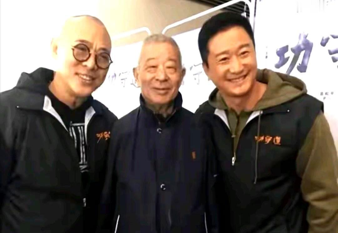 14年没拍武侠的李连杰，一回来就要帮吴京扛15亿回本。大漠42度，袁和平坚