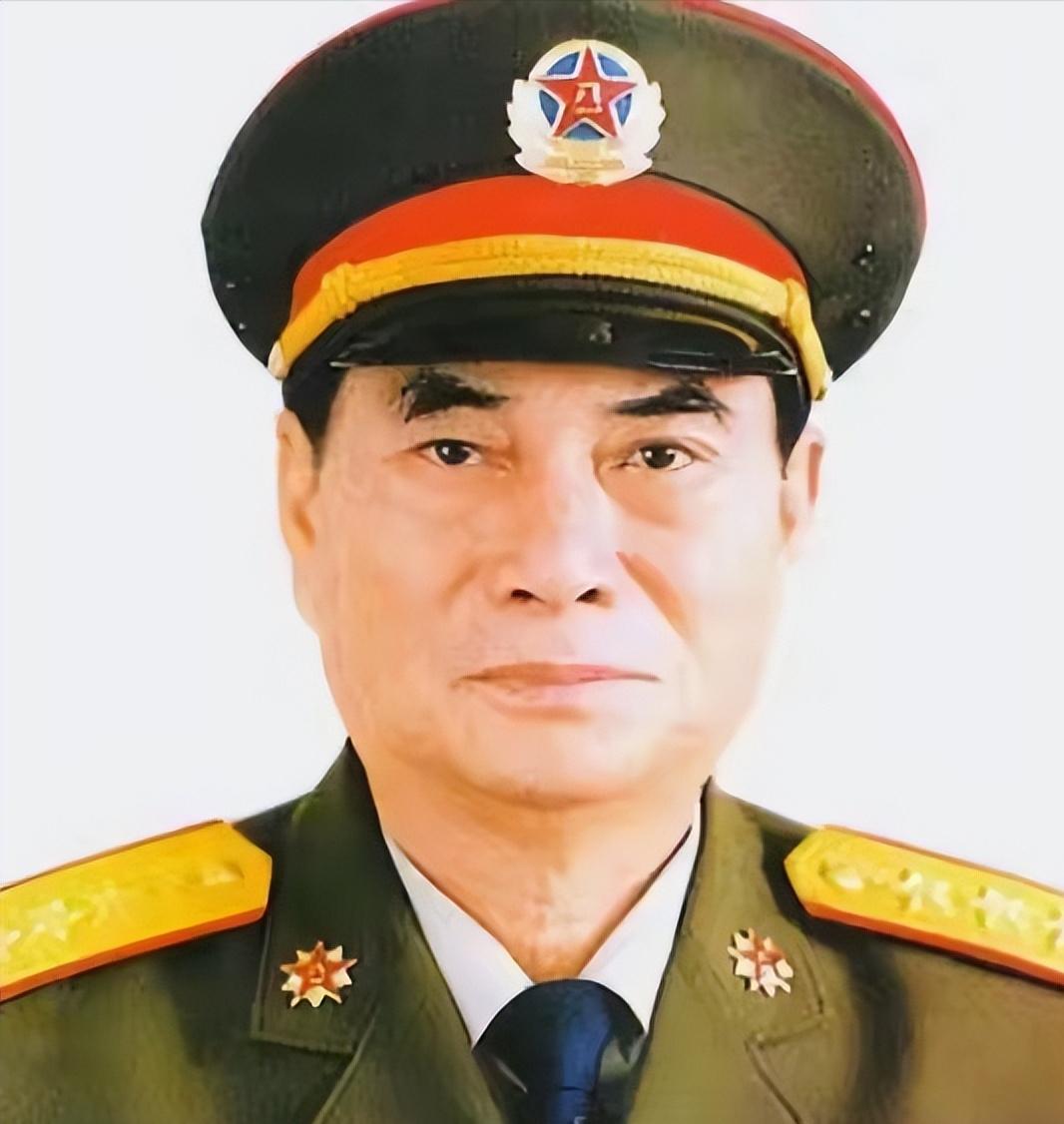 1996年，时任中央军委副主席的张万年前往山西视察，一位当地干部几杯酒下肚后说，