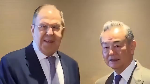 王毅外长一锤定音!中俄同时宣告,特朗普联俄大计彻底破产