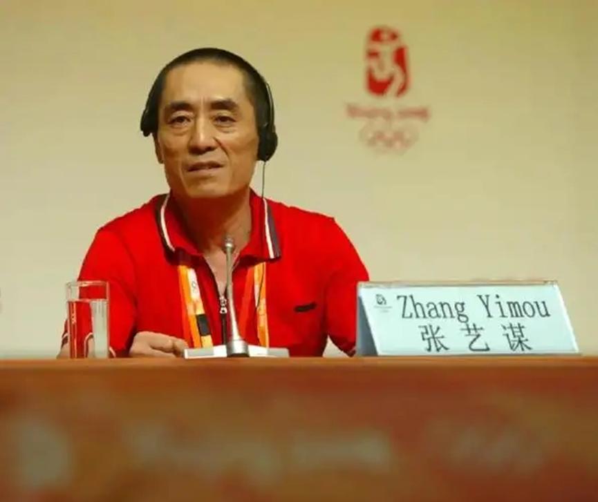 2008年，张艺谋担任奥运开幕式总导演时，有个厂商私下里出一个亿，请他在开幕式中