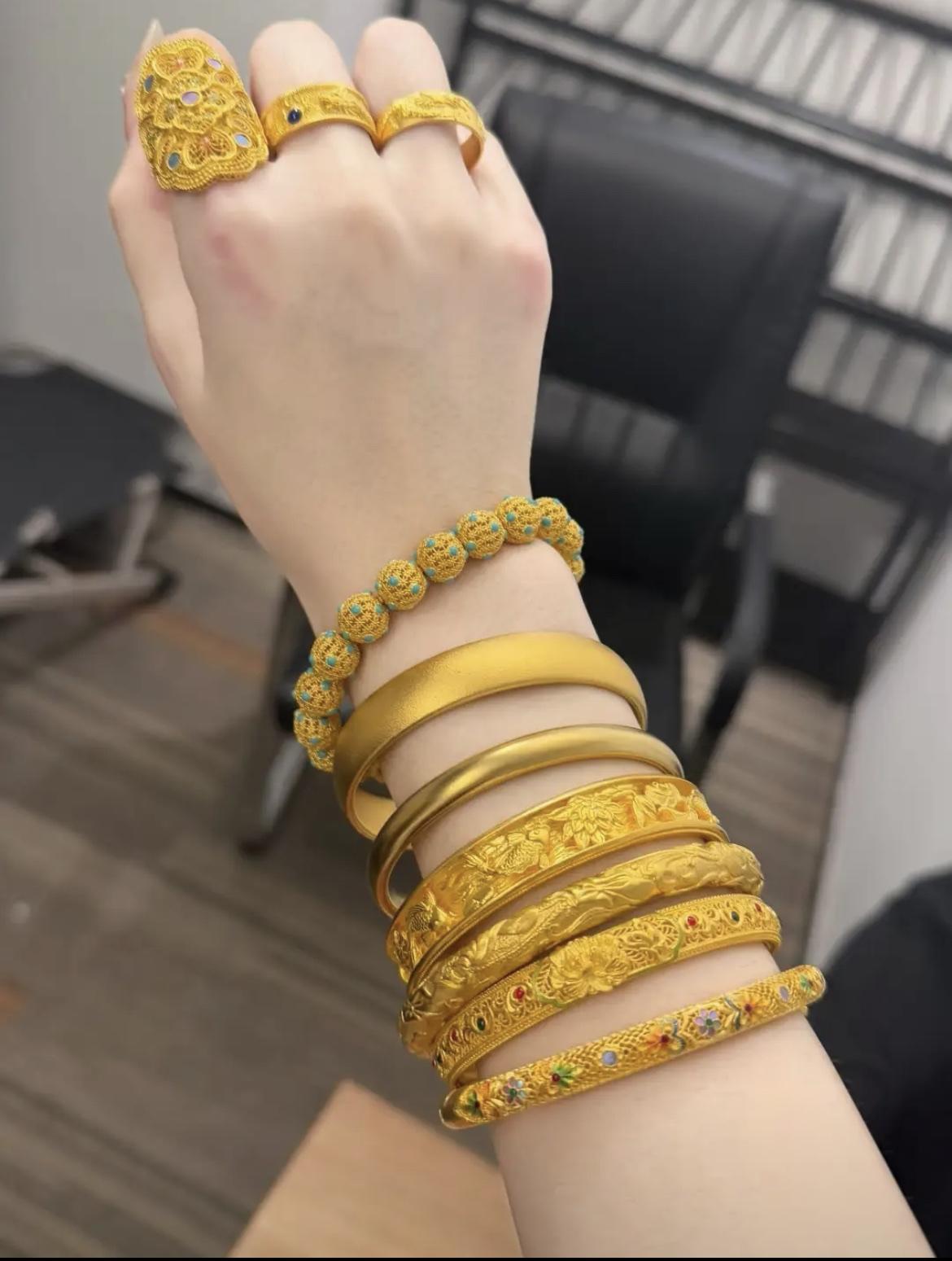 一觉醒来，手里有黄金的天塌了，不是金价爆跌，而是今天已经达到960了，但是
