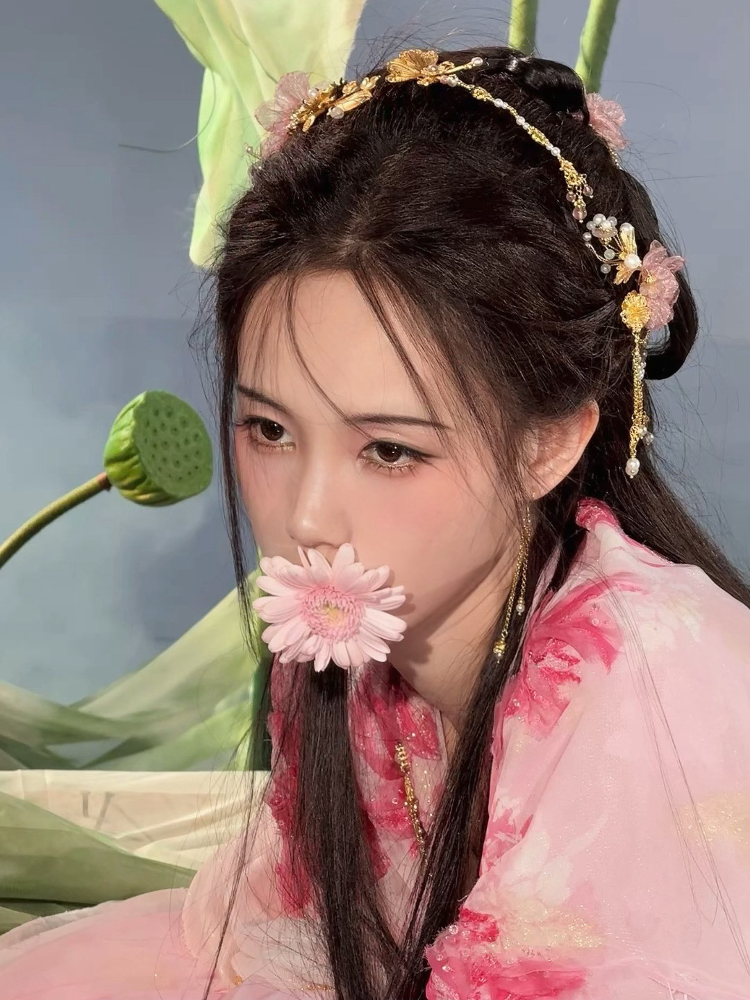 李一桐腰伤也要去见粉丝李一桐在复制粘贴的时代，你是手写的诗