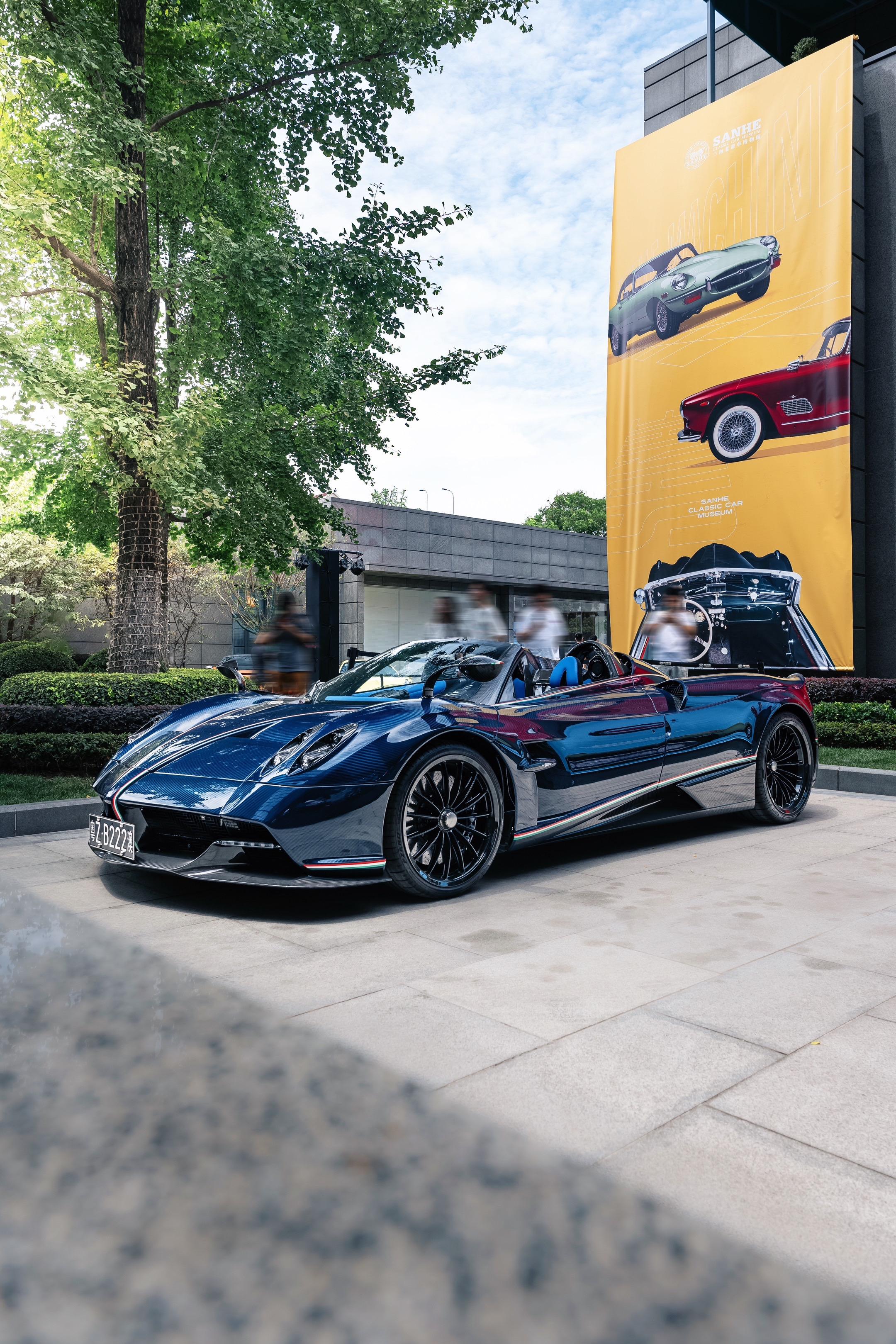 帕加尼huayra roadster.哪怕用吹毛求疵的眼光，看到的也只...